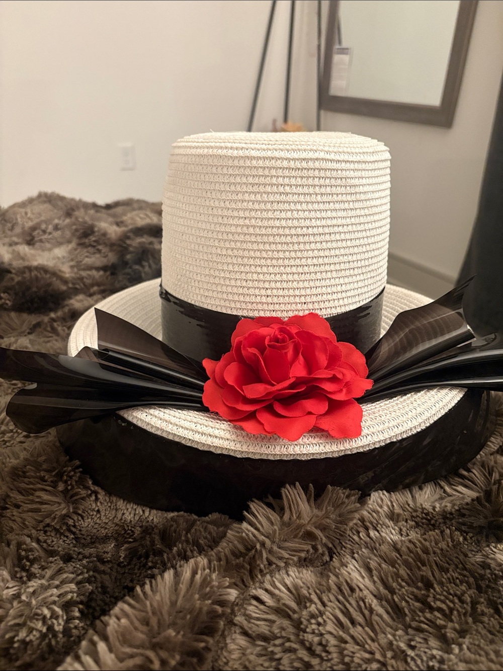Clueless Dionne hat